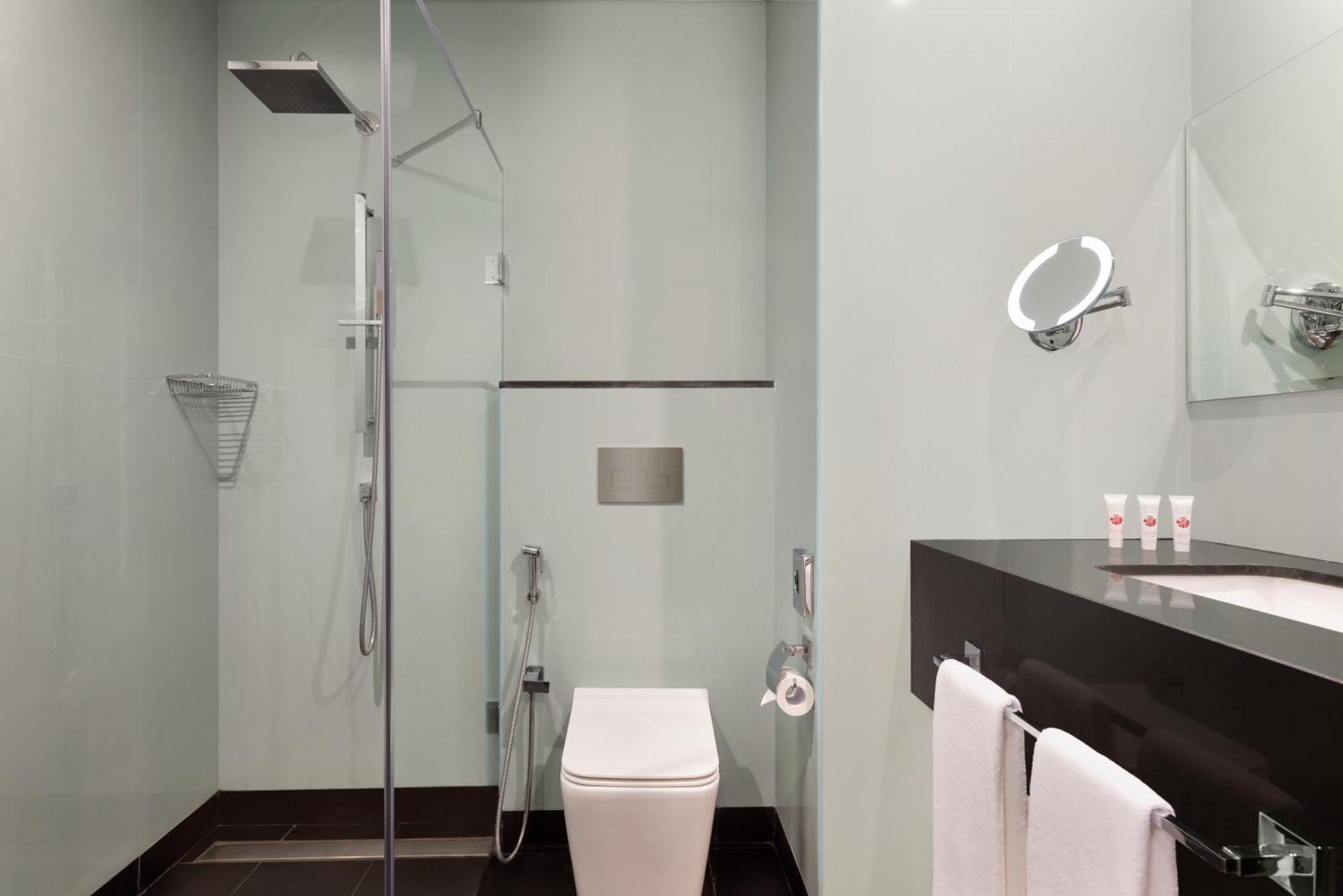 Chambre Lit King-Size - Accessible aux Personnes à Mobilité Réduite